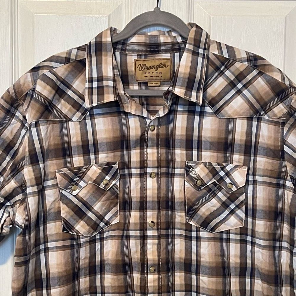 Wrangler Men’s Blue and Brown Plaid Short Sleeve Button Down Shirt with Pearl Sn